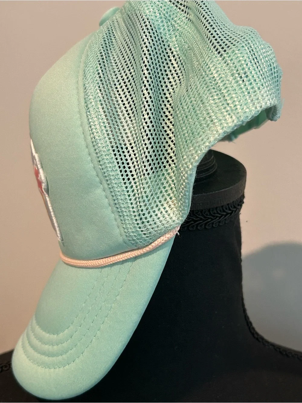 XOXO Magpies Kids Smiley Logo Trucker Hat in Mint